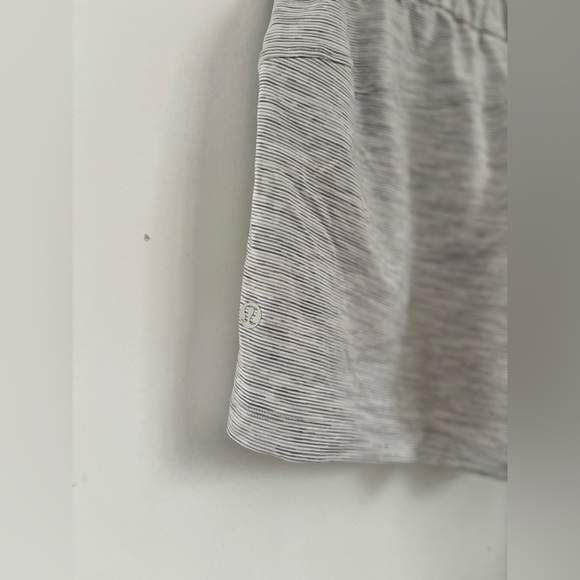 LULULEMON | on the fly 2.5 inch short  | size 2 - Picture 5 of 5